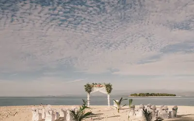 Pérgola de boda en la playa